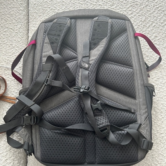 The North Face Gray Recon Backpack with Geometric Design - Picture 2 of 4